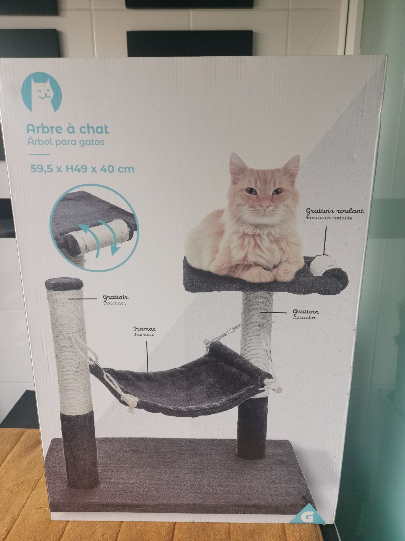 Arranhador rigorosamente novo