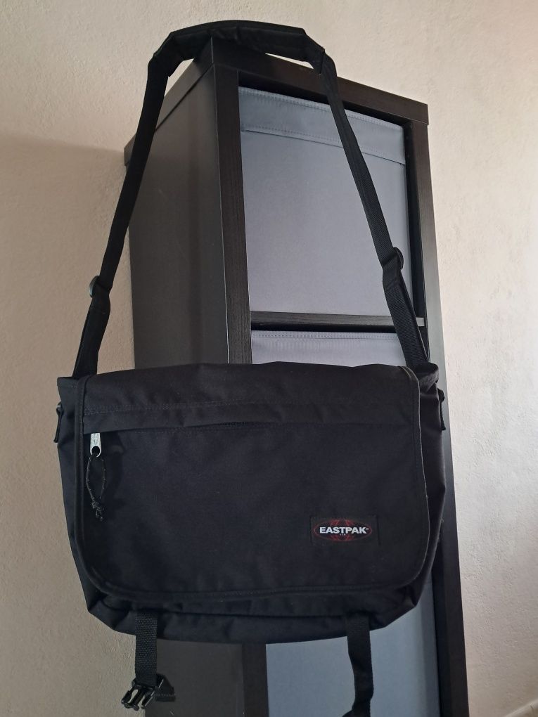 Mala Eastpak Preta