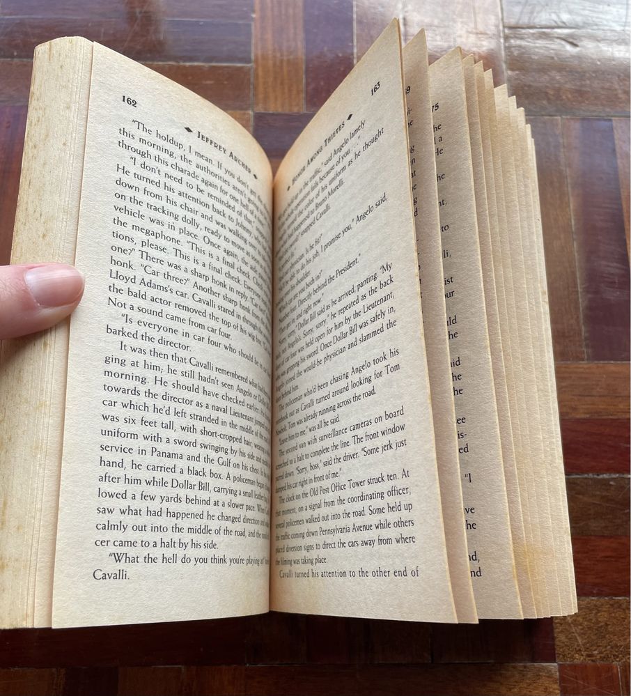 Livro: "Honor among thieves", de Jeffrey Archer