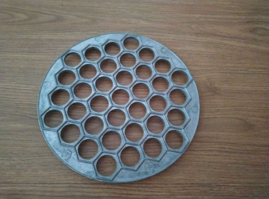 Продается приспособление для лепки пельменей