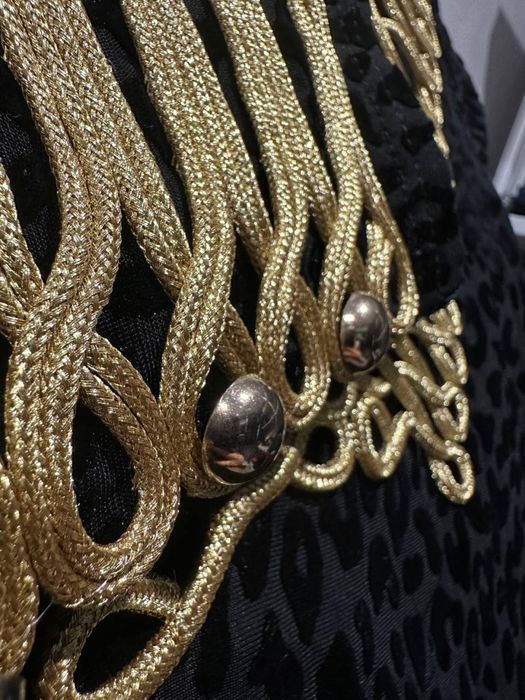 Плаття з біркою