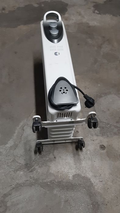 Aquecedor a óleo a funcionar como novo e em bom estado