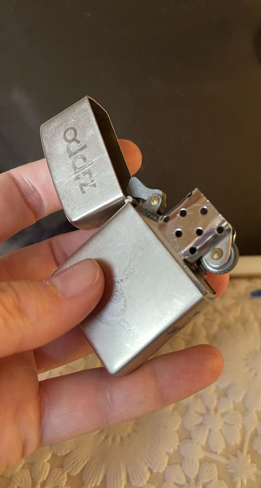 Продам ZIPPO ЗАЖИГАЛКА со змейкой