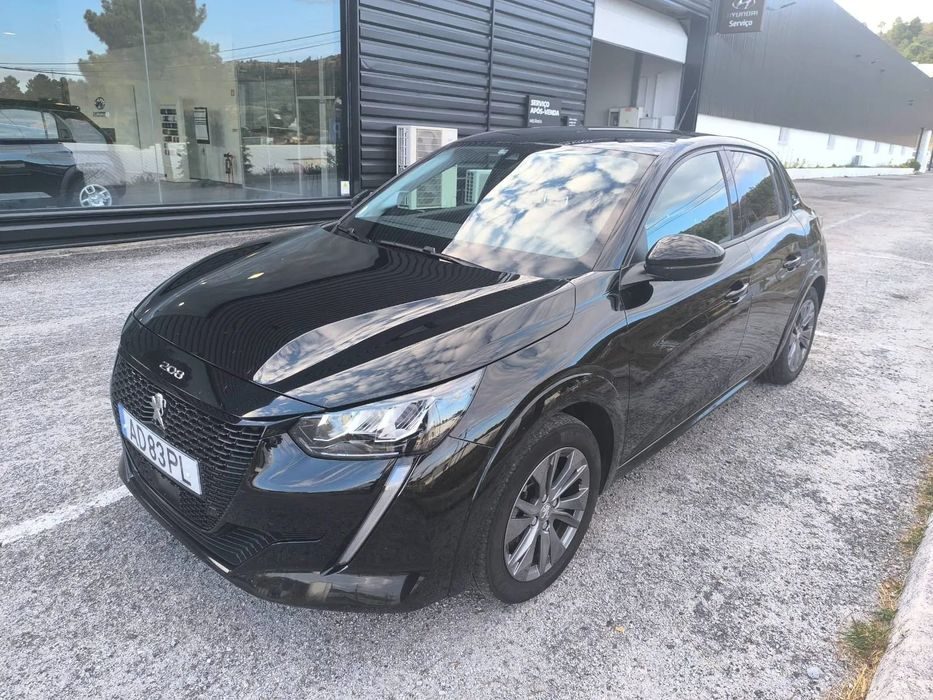 Peugeot e-208