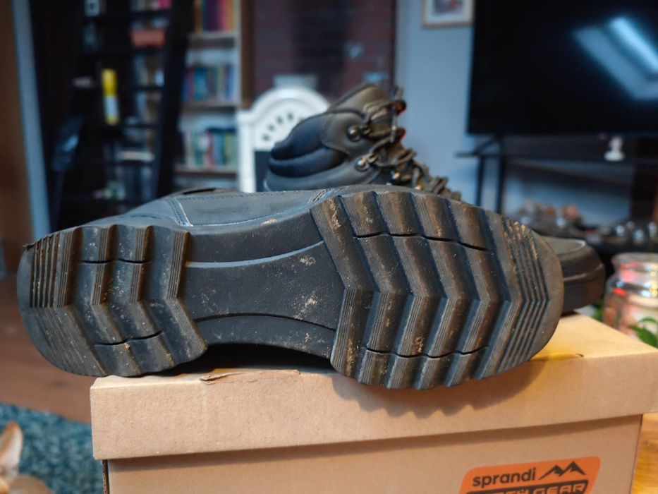 Sprandi rozm 43. Założone raz, jak nowe.