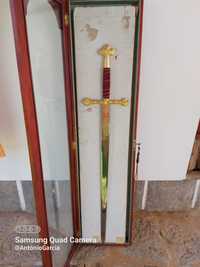 Espada/réplica D. Afonso Henriques em aço com caixa e expositor