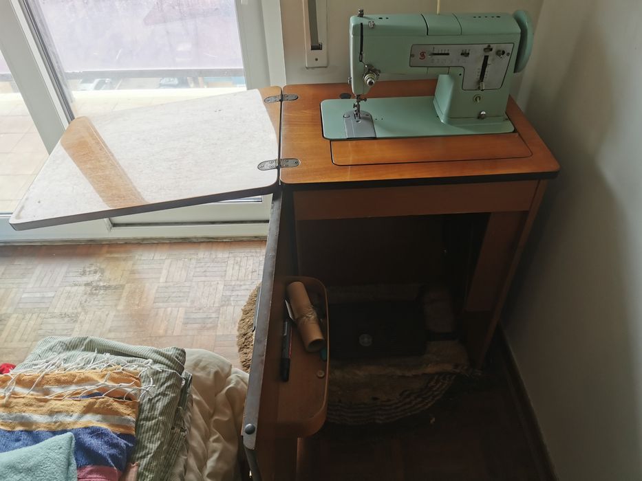 Máquina de costura singer antiga