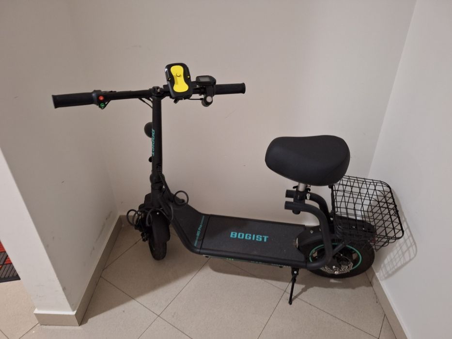 Trotinete elétrica.