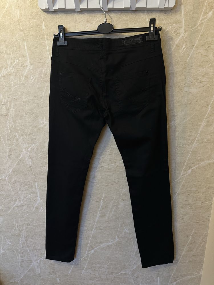 Czarne rurki spodnie Diverse W30 L32