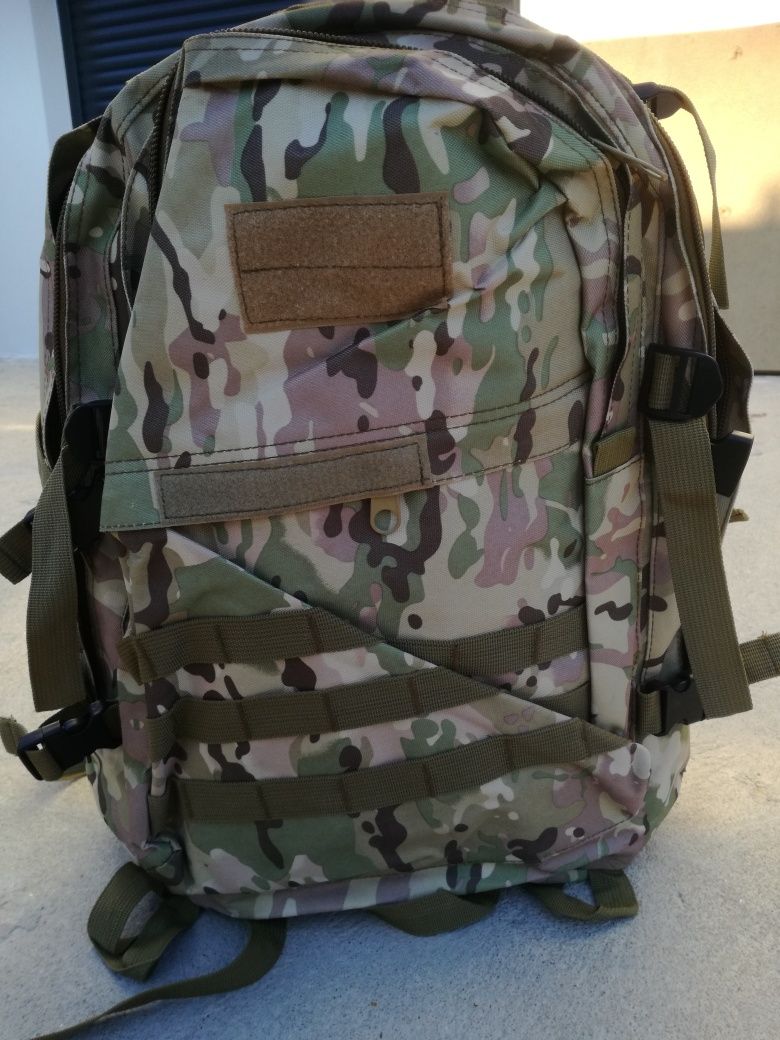 Mochila nova Camo