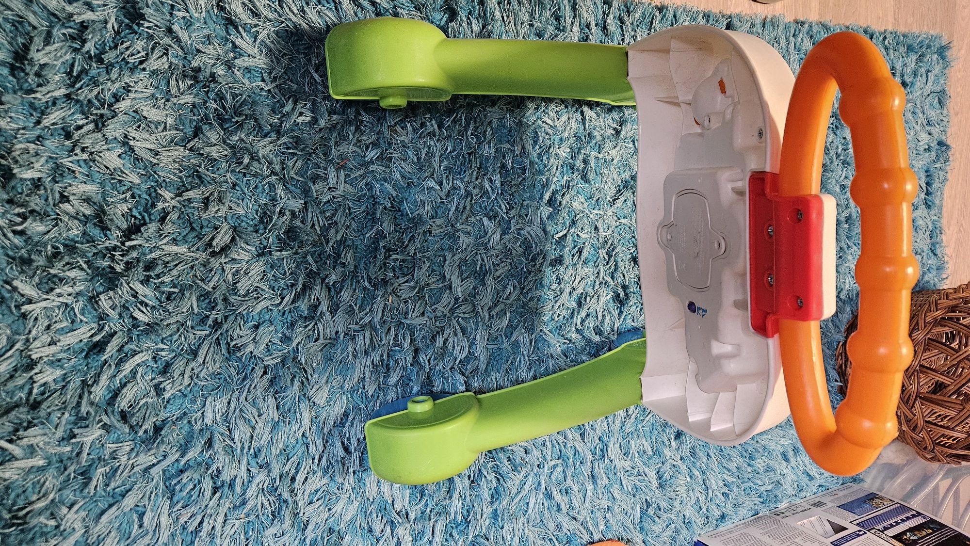 Muzyczny chodzik pchacz Fisher Price