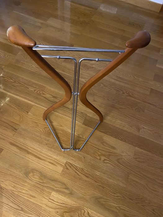 Cabide de pé marca design