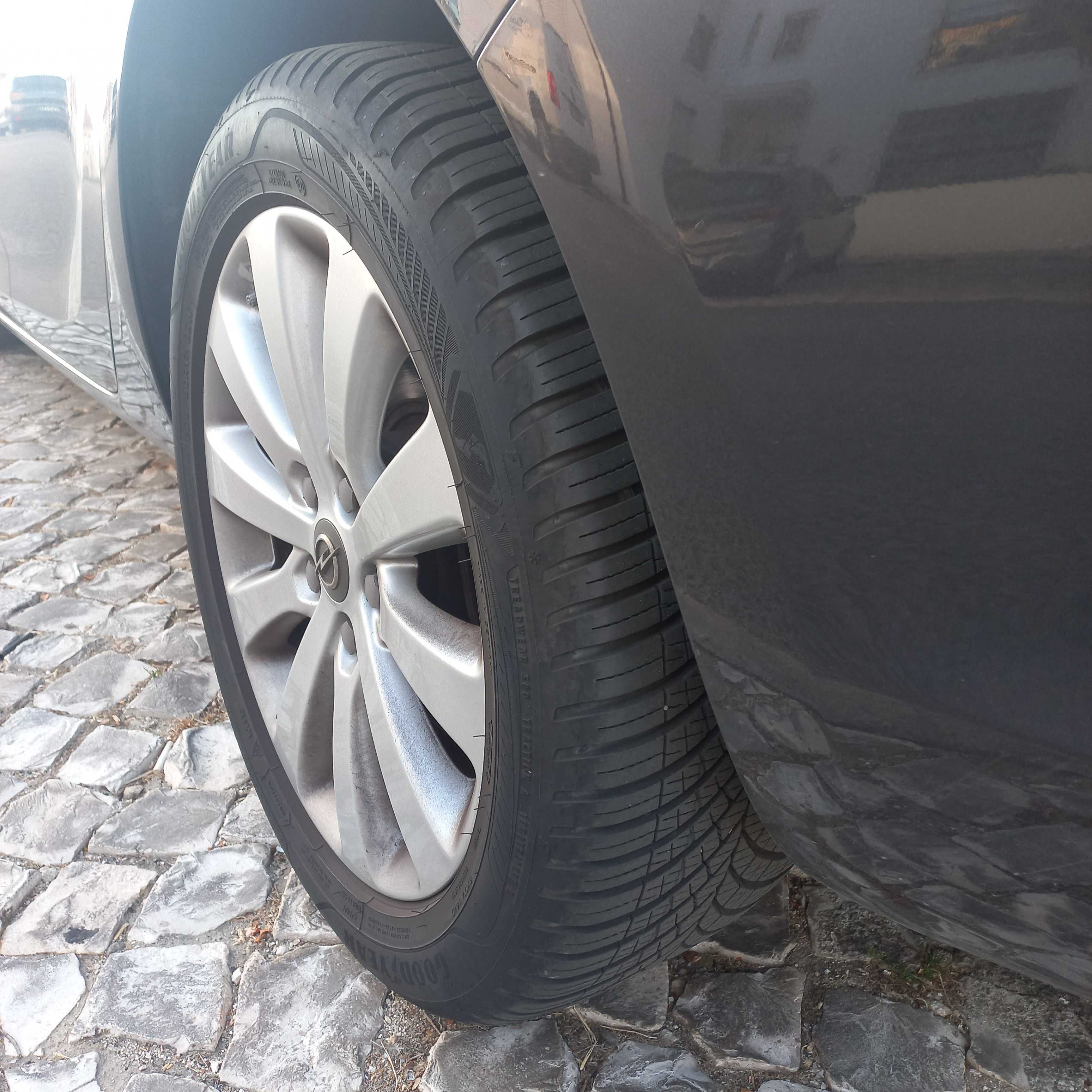 4 Pneus Goodyear 225 50R17 Multiestacoes