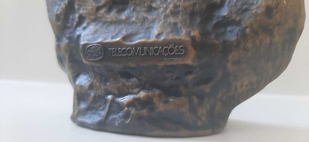 Pisa papeis e castiçais bronze