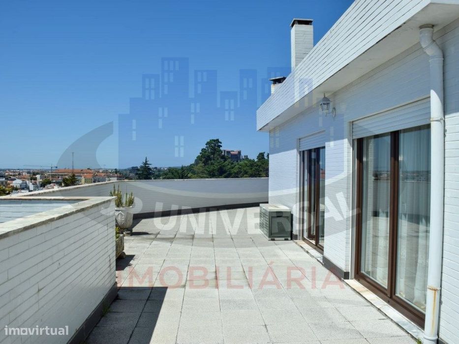 Apartamento T5 Na Avenida Marquês De Pombal De Leiria Com Vista Par...