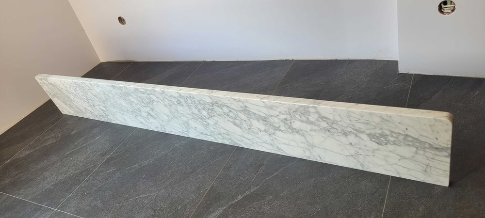 Parapet z marmuru nowy 2005x270x30
