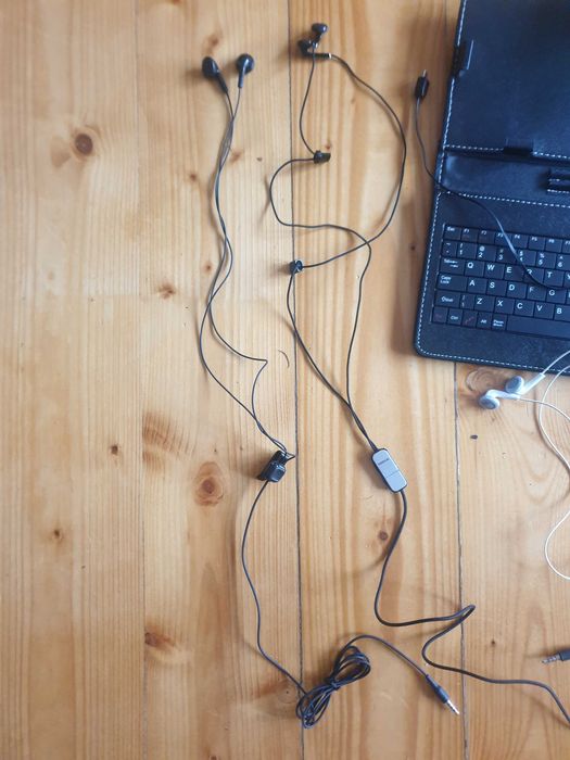Miks Słuchawek i Elektroniki Ponad 6 sztuk