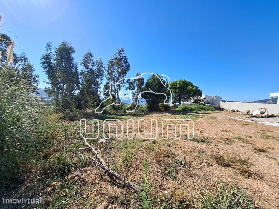 Terreno com vista para o Rio Minho