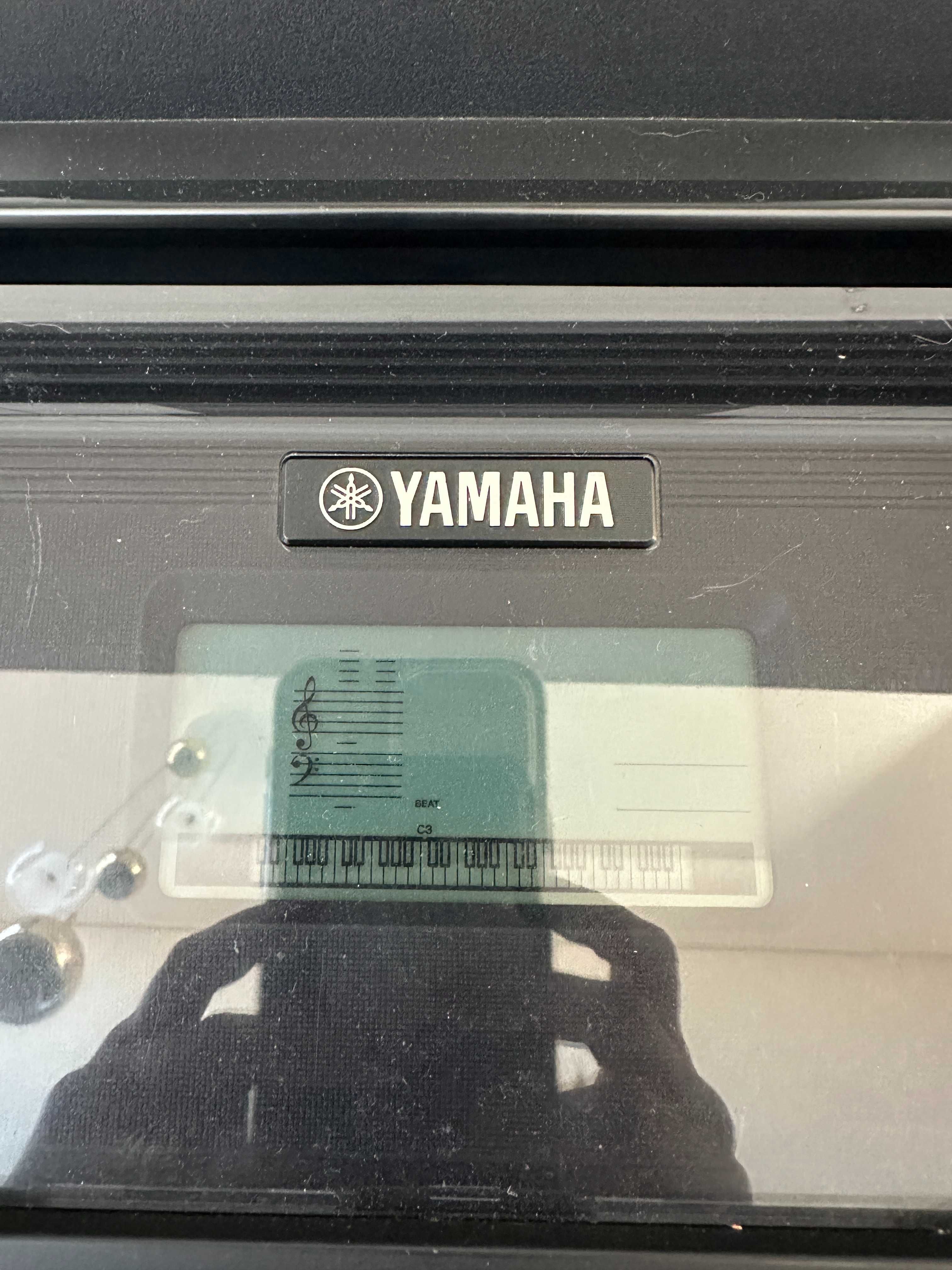 Piano YAMAHA- PSR E453 - Pouco uso