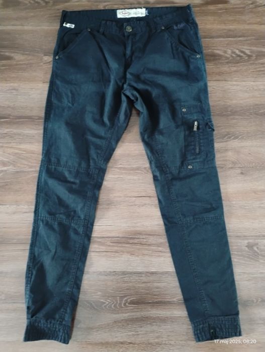 Sprzedam spodnie męskie Lee Cooper r L