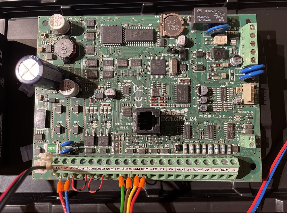 Centrala Satel Integra 24 + manipulator INT-KLCD + akumulator 1,2 Ah