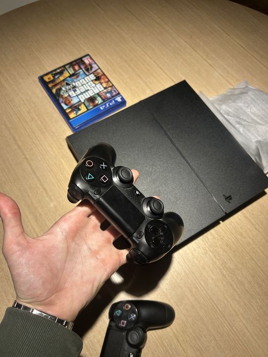 PS4 1 TB (Usada mas em bom estado)