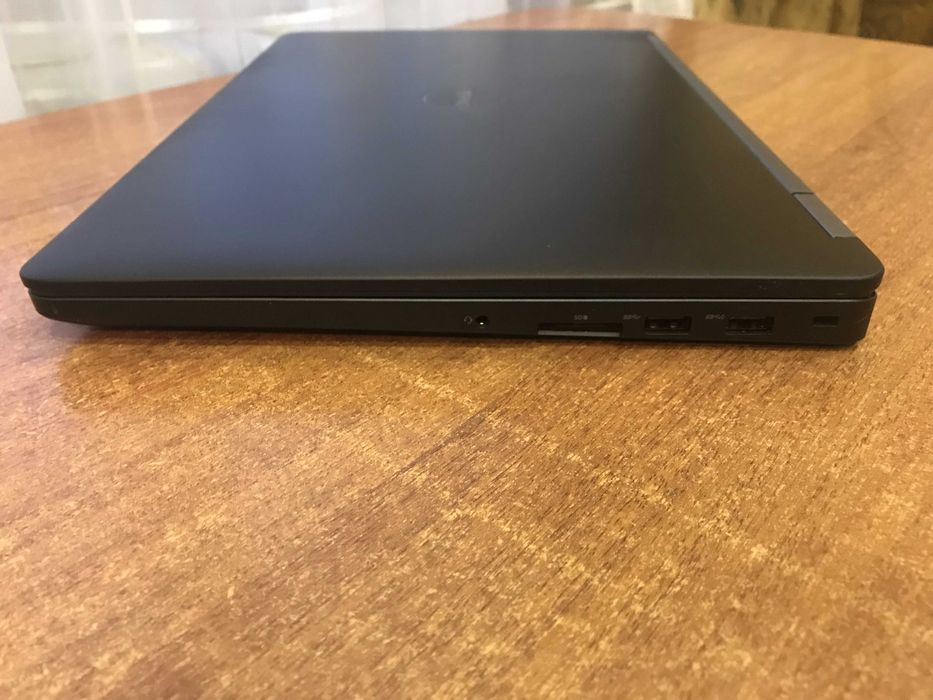 Ультрабук 15" FHD Dell Latitude E5570 (i7-6600U/16/256/R7M360)
