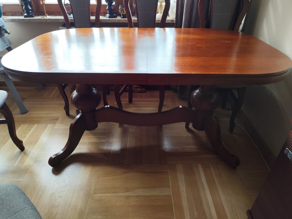 Stół dębowy z krzesłami