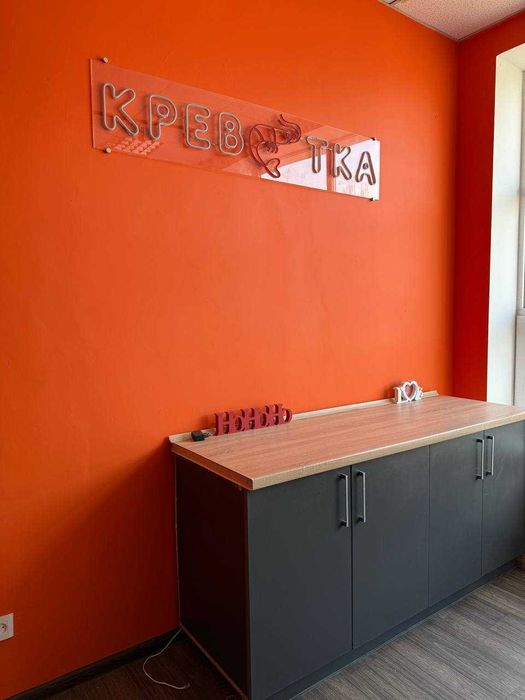 Сдам помещение 60 кв. м  по красной линии, мкрн. Солнечный 7г.