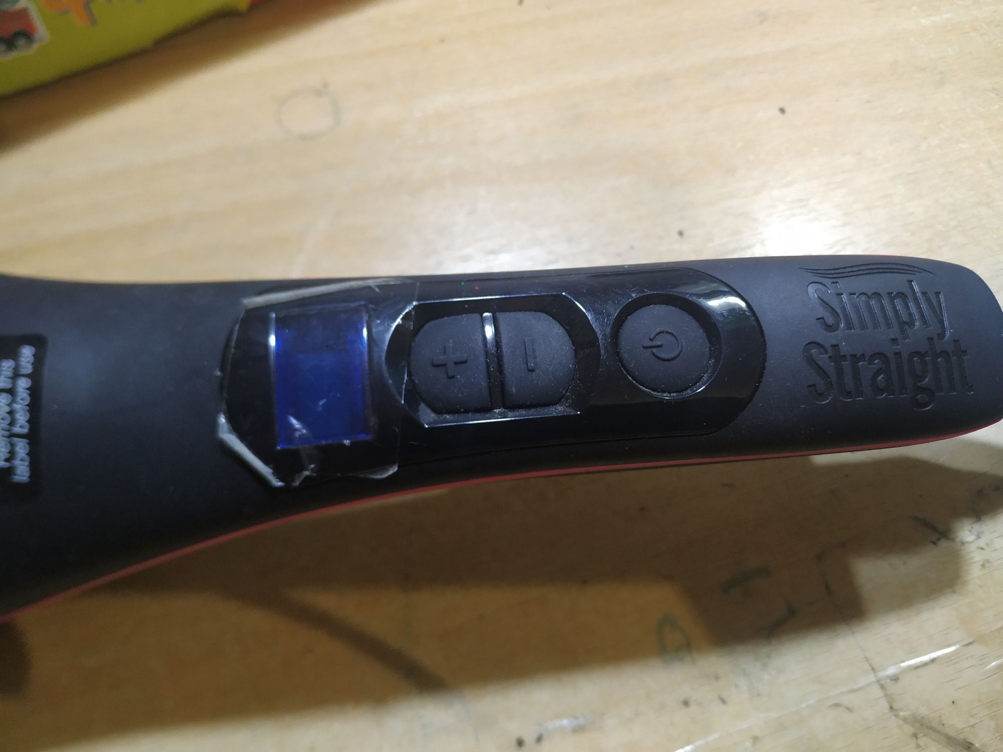 Електрична щітка випрямляч для волосся Simply Straight SSMC4
Пристрій