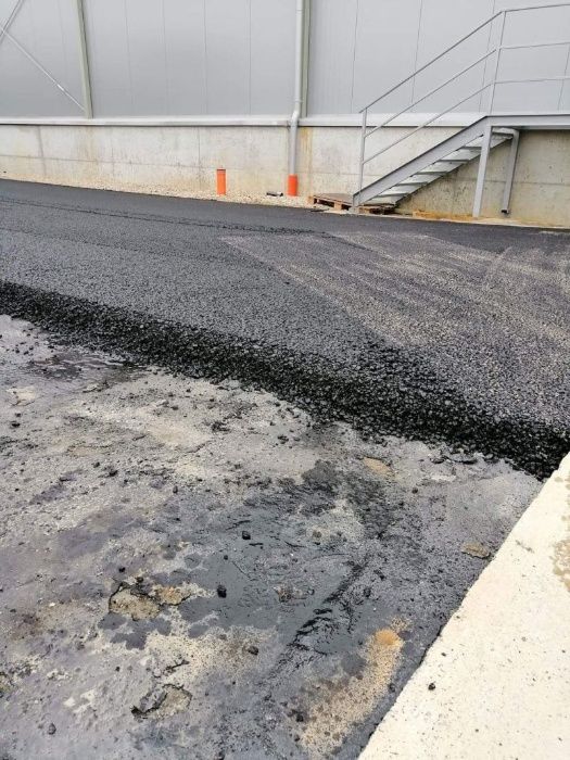 Układanie asfaltu/budowa dróg/parkingów/asfaltowanie/zalewanie spękań