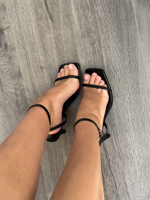 Босоніжки чорні на каблуку шпильці НОВІ