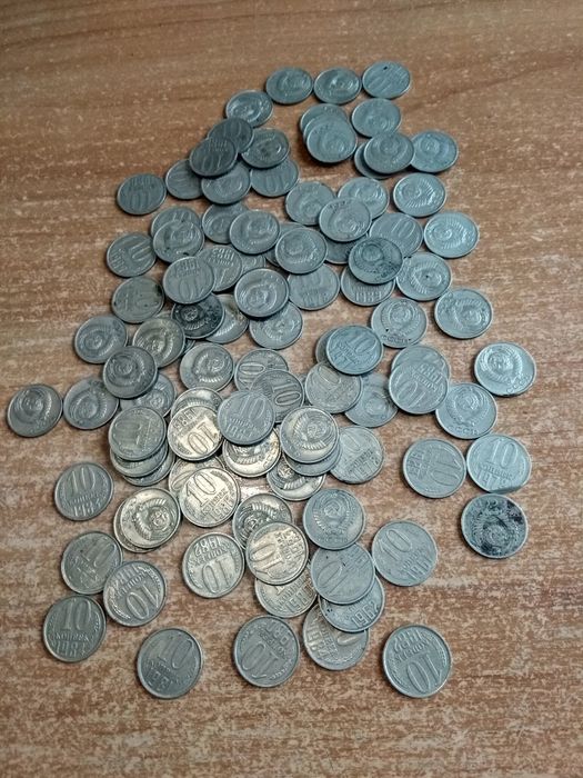 Нецке.  Шапочка-ірокез   монети радянські            .