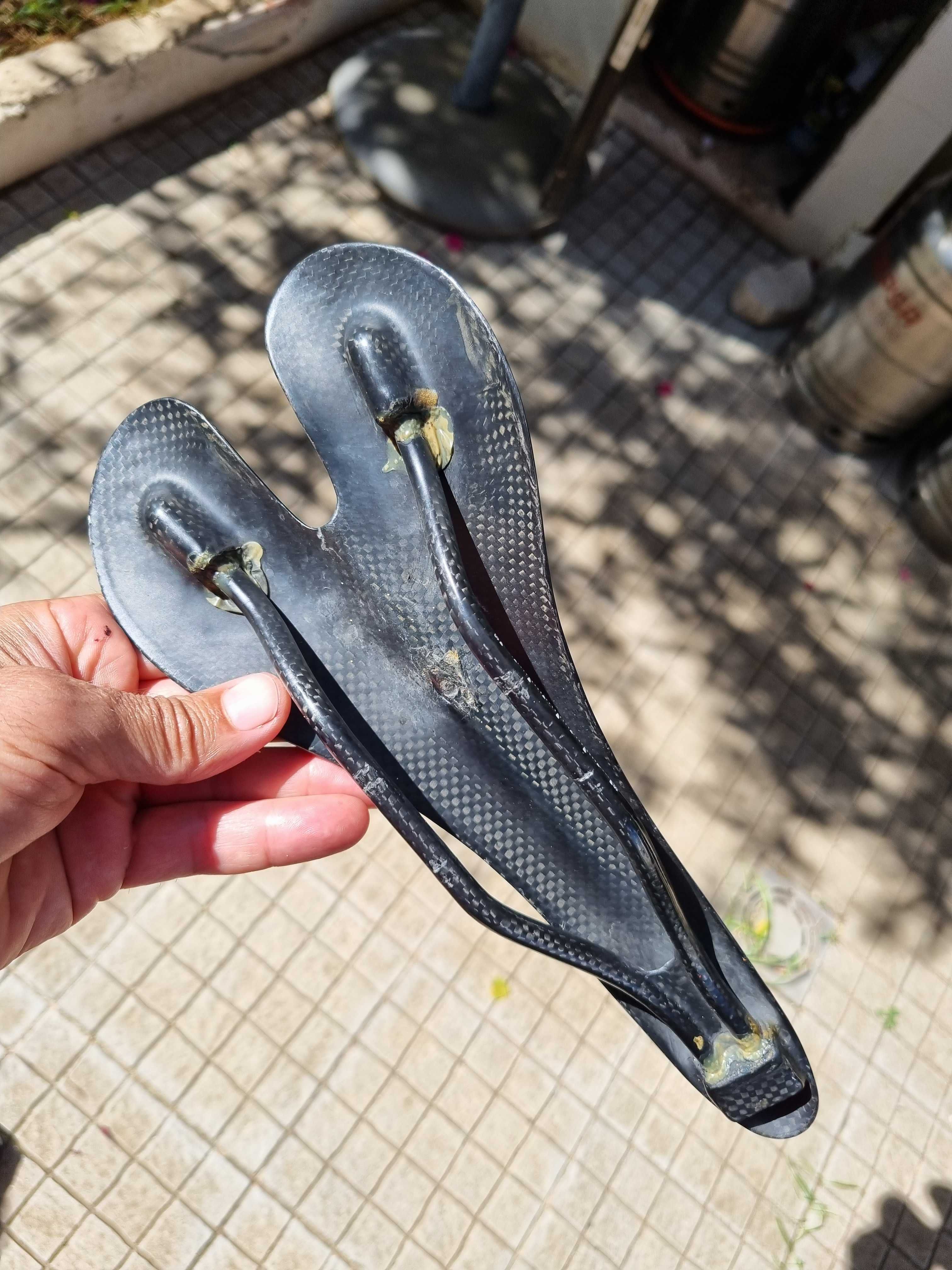 Material ciclismo usado sapatos avanço selim carbono suporte bidon