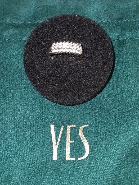 Srebrny pierścionek yes - cyrkonie rozm. 13