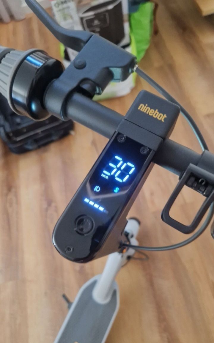 Trotinet Ninebot G30