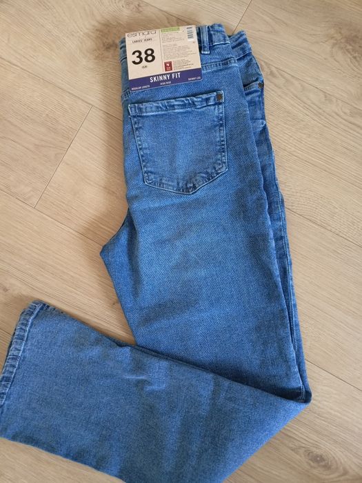 Jeansy damskie nowe z metka
