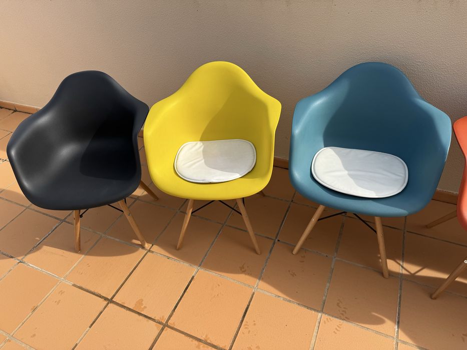 Cadeiras de várias cores