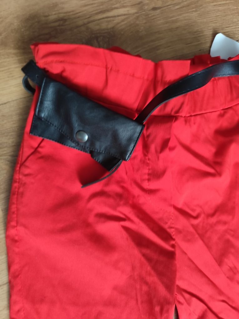 Spodnie czerwone z saszetką