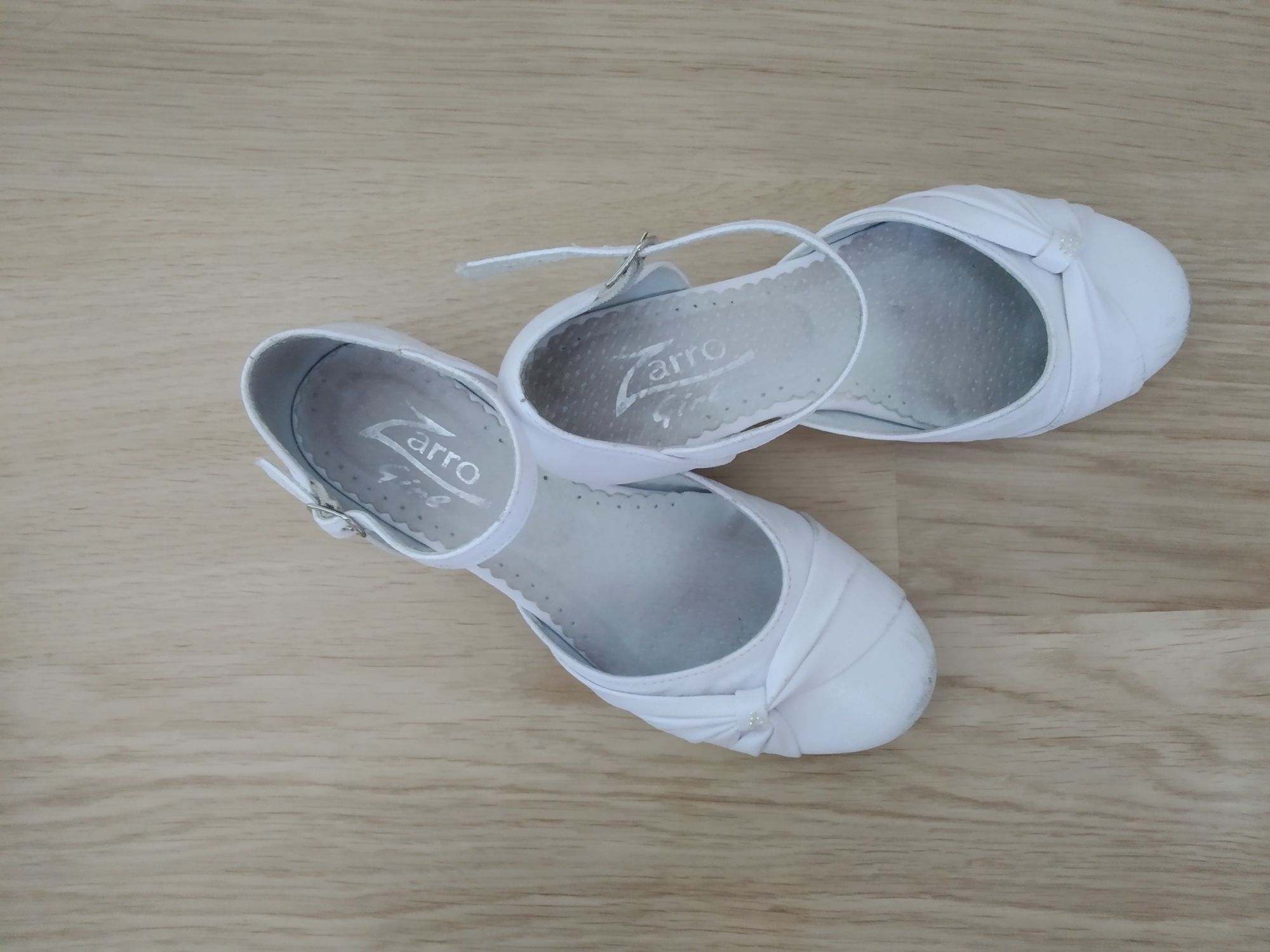 Buty białe wizytowe r. 34