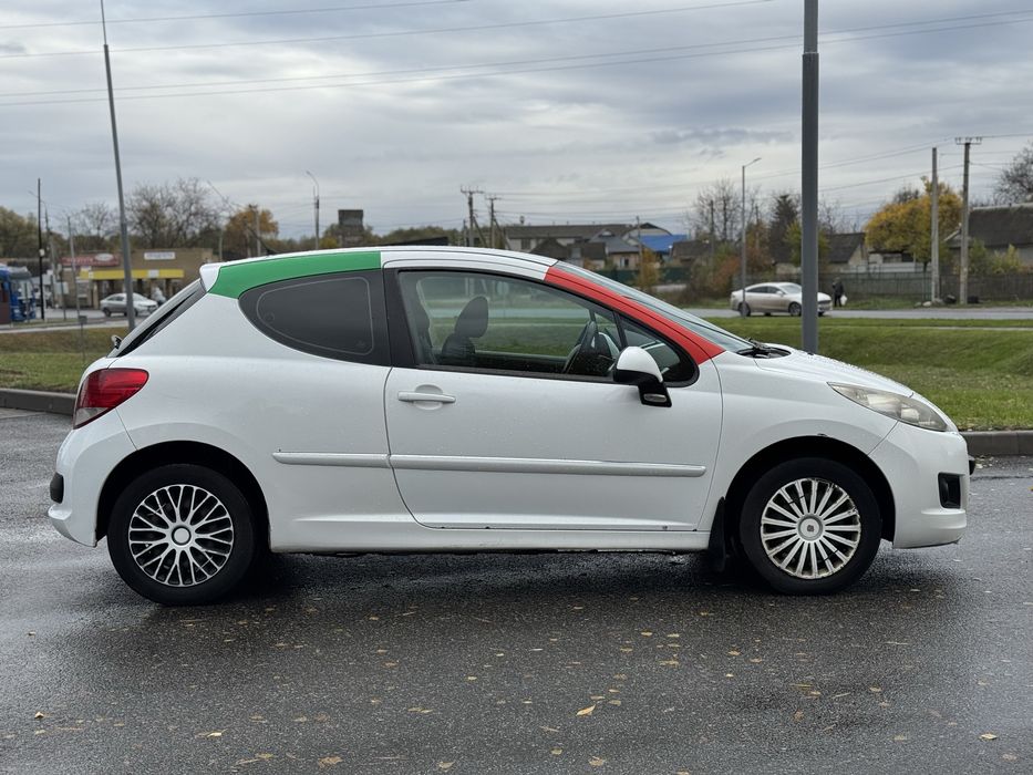 Продаи пижо 207 1.4 газ бенз 2012 гола