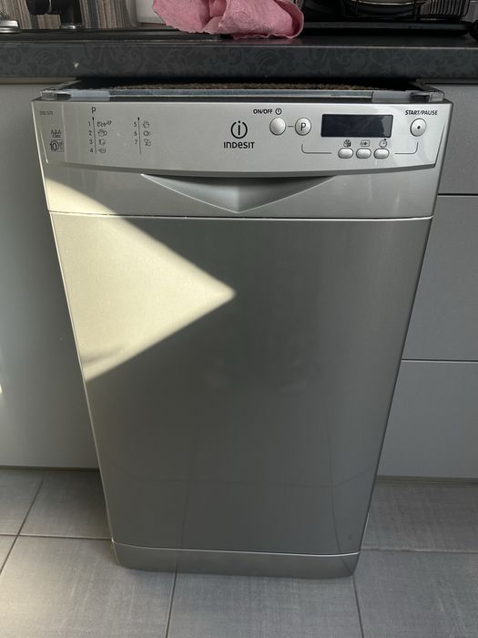 zmywarka indesit DSG 573 srebrna 45cm