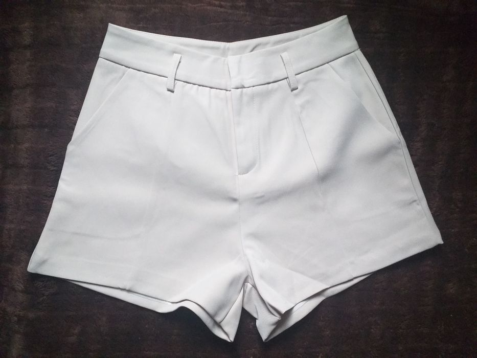 Шорти М молочний колір нові