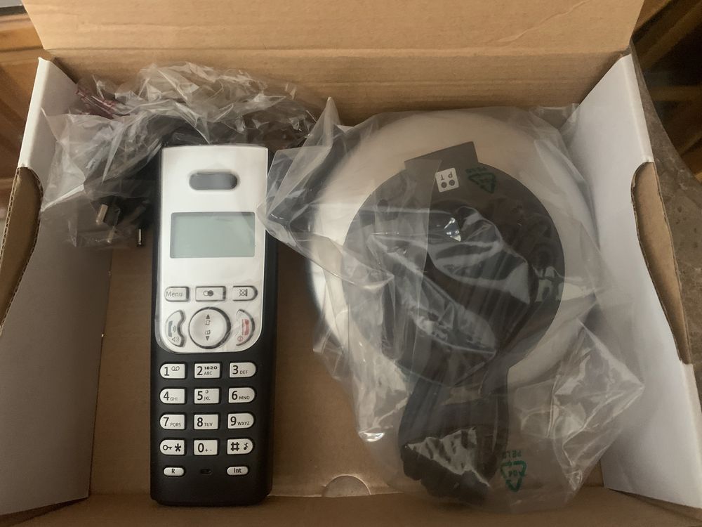 Telefone novo com suporte