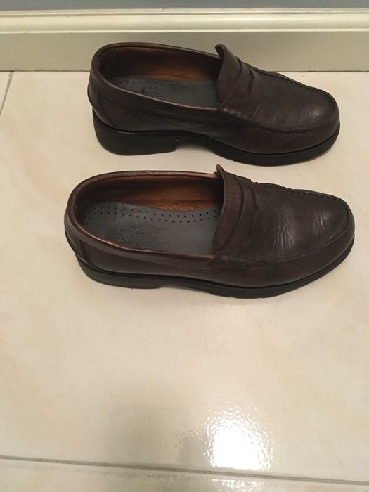 Sapatos castanhos tamanho 39 em bom estado.