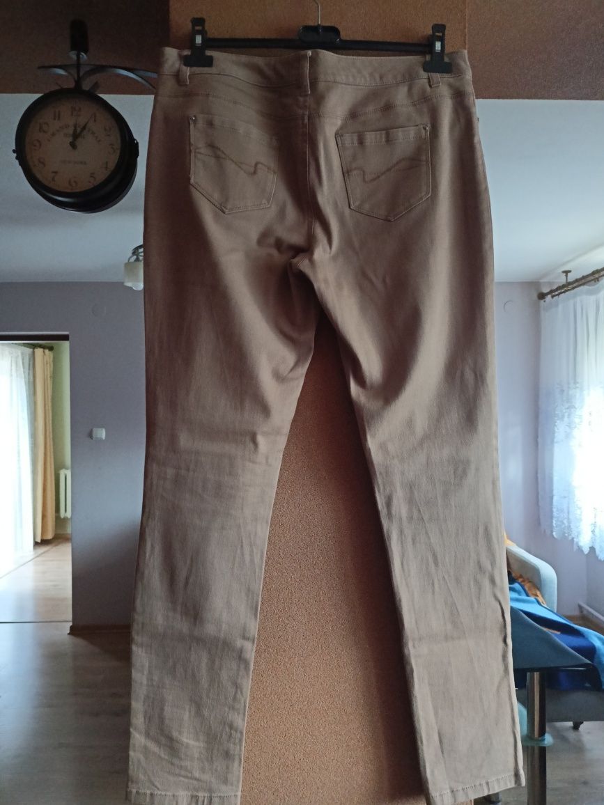 Beżowe spodnie jeansowe rozm M/L. Denim&Co