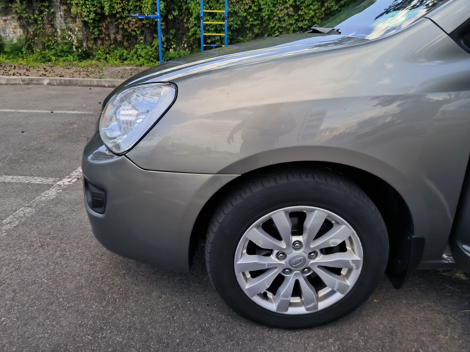 KIA CARENS 2011 газ бензин