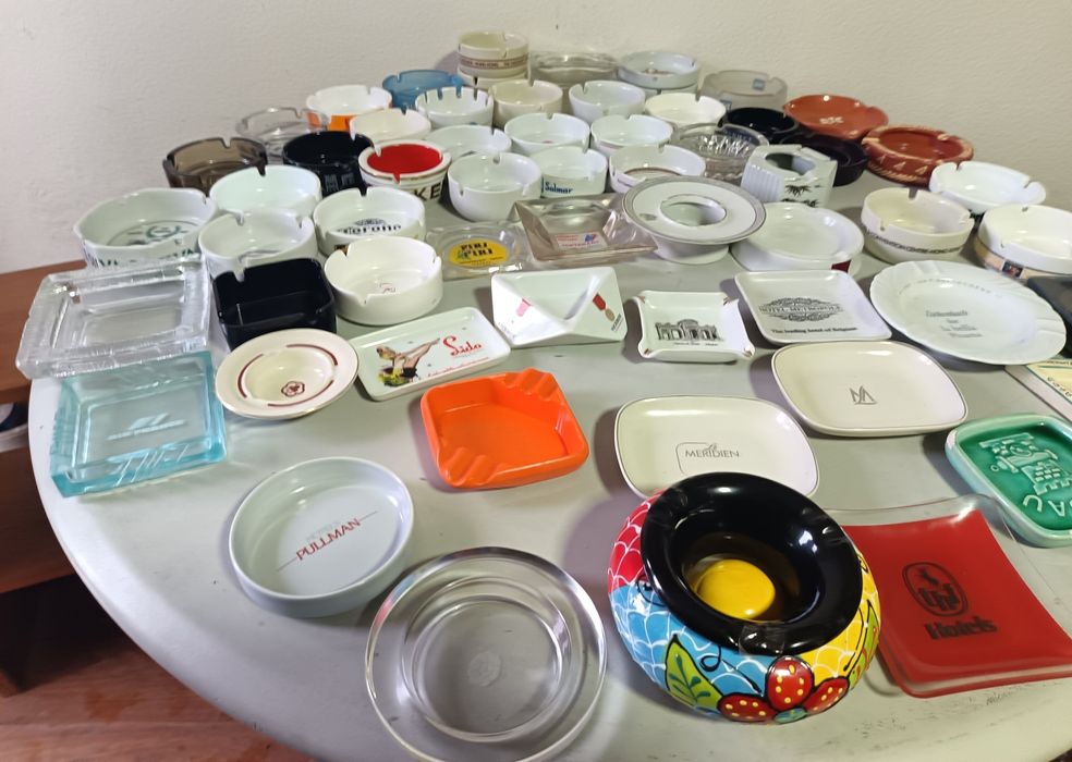 Coleção de cinzeiros 64