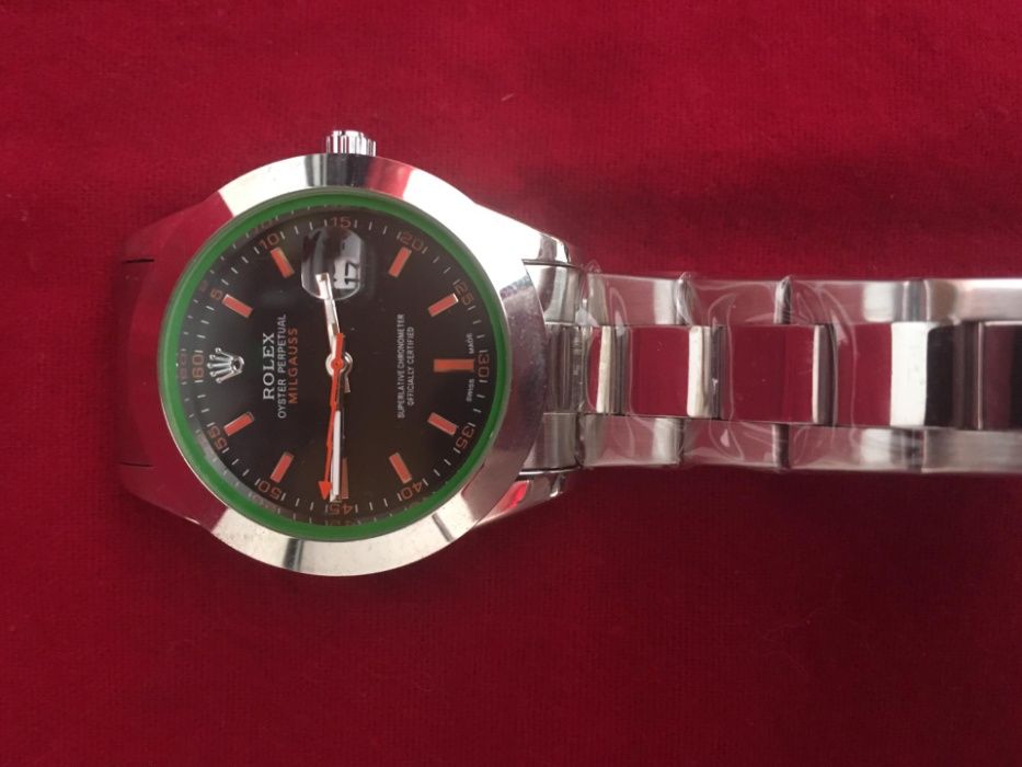 Relógio Rolex Preto, Verde e Vermelho