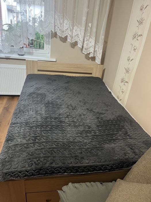 Łóżko dwuosobowe w bardzo dobrym stanie.